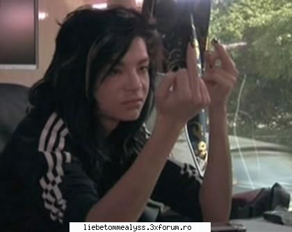 bill kaulitz are probleme la corzile kaulitz, solistul vocal al formatiei tokio hotel, sufera de o