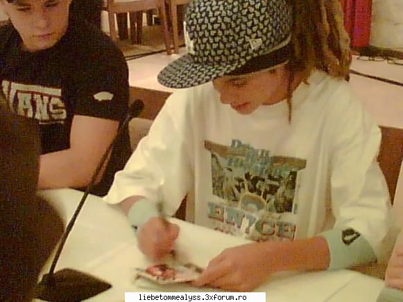 tom kaulitz (chitara) 

nume:tom kaulitz 

data cu 10 minute inainte de bill 

locul kg 

culoarea